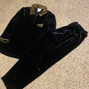 Chic Black Velvet Set with Leopard Accents